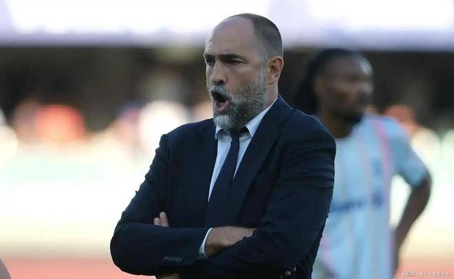 裁判个人失, 后是两大顽 裁判个人失, 后是两大顽