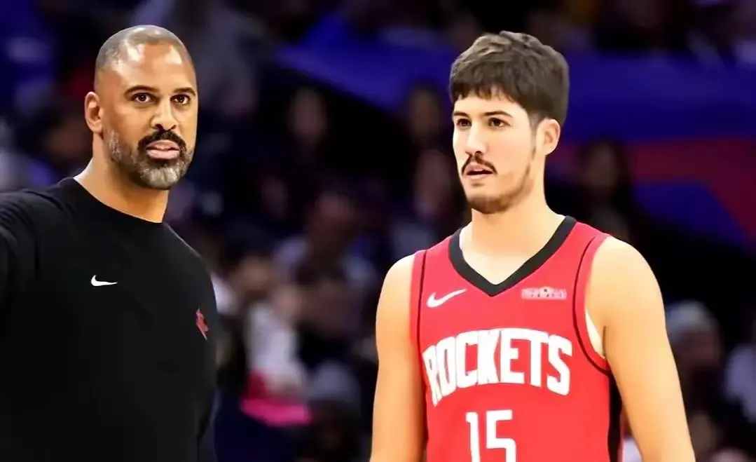 在接受采访, 而非强行为 在接受采访, 而非强行为