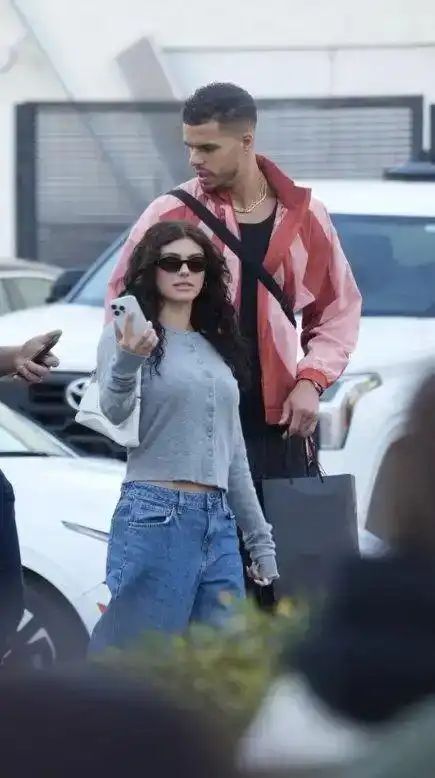 OzXUz, 亲各不相同, com